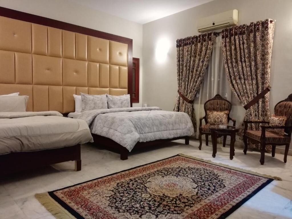 Deluxe-Dreibettzimmer | Bügeleisen/Bügelbrett, kostenloses WLAN, Bettwäsche