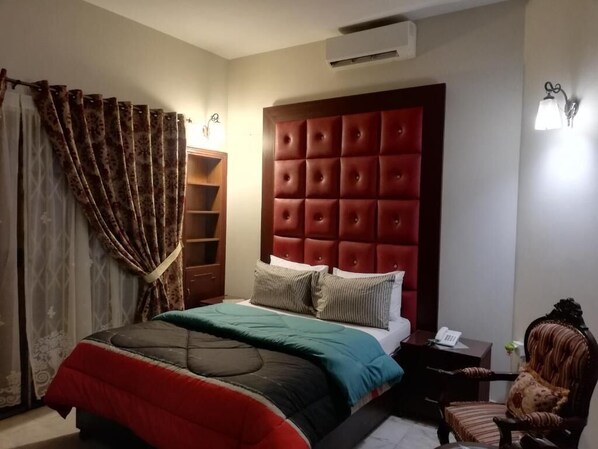 Deluxe-Doppelzimmer | Bügeleisen/Bügelbrett, kostenloses WLAN, Bettwäsche