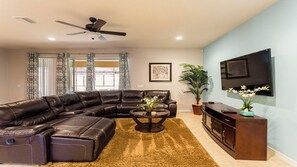 Televisie, videospelletjes, een dvd-speler en tafelvoetbal