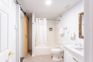 Executive Suite | Bathroom