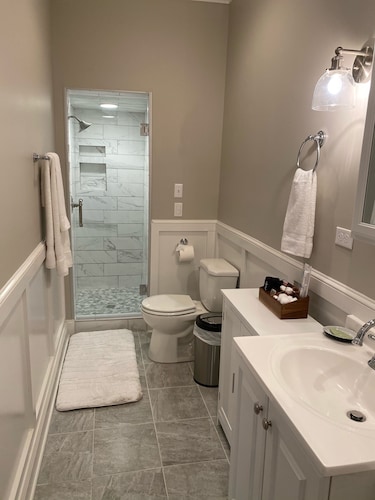 Newly renovated backhouse in the heart of Memphis' historic Evergreen District.