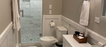 Newly renovated backhouse in the heart of Memphis' historic Evergreen District.