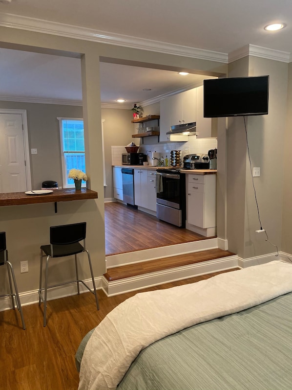 冰箱、微波炉、烤箱、炉灶