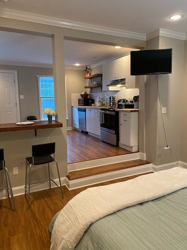 Newly renovated backhouse in the heart of Memphis' historic Evergreen District.