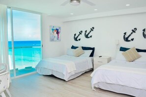 1 chambre, fer et planche à repasser, lit de bébé portatif