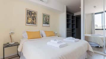 1 habitación, escritorio, tabla de planchar con plancha y wifi