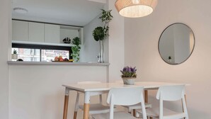 Dining - MOT Rentals + Araoz 'C' - 1 Bd in Palermo Soho (Palermo)