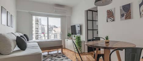 Téléviseur, bureau