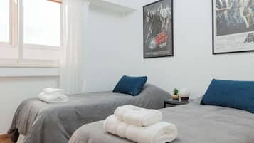 2 habitaciones, escritorio, tabla de planchar con plancha y wifi