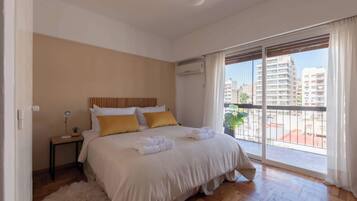 2 bedrooms, desk, iron/ironing board, WiFi