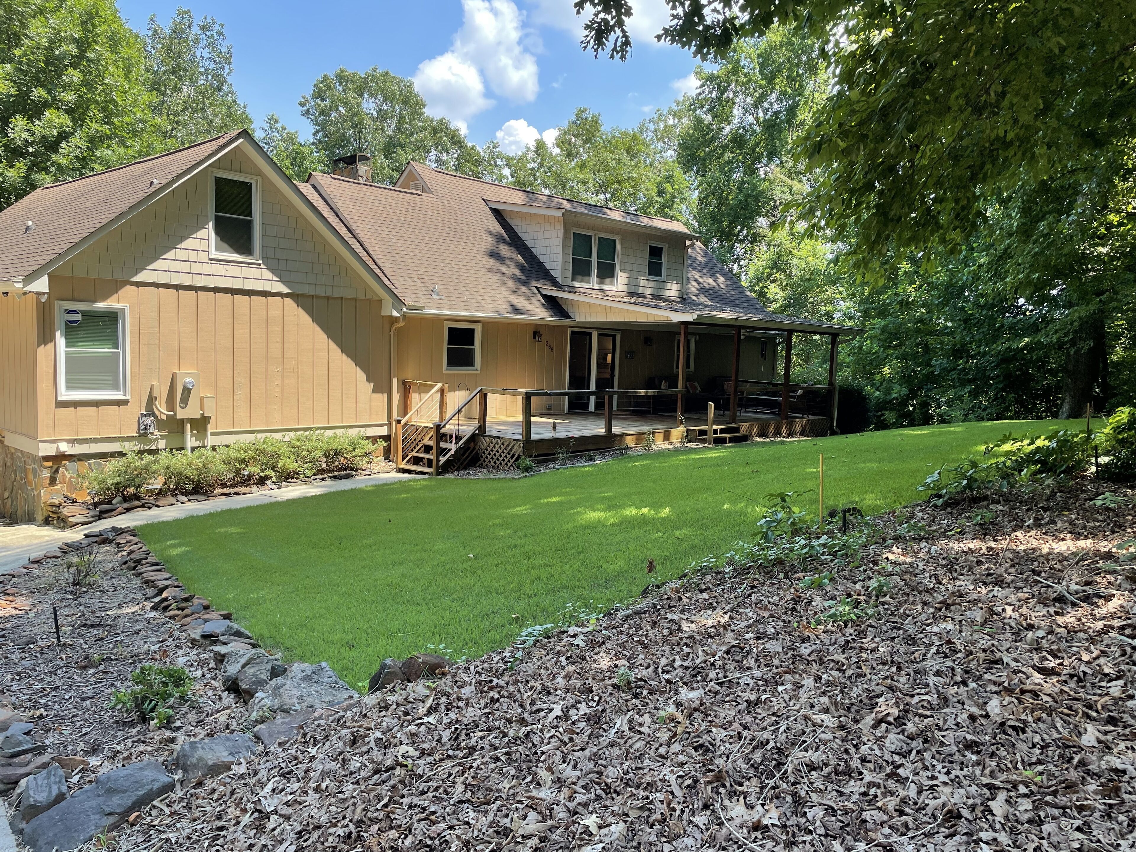 Large Lake Front home on Lake Hartwell in a peaceful setting