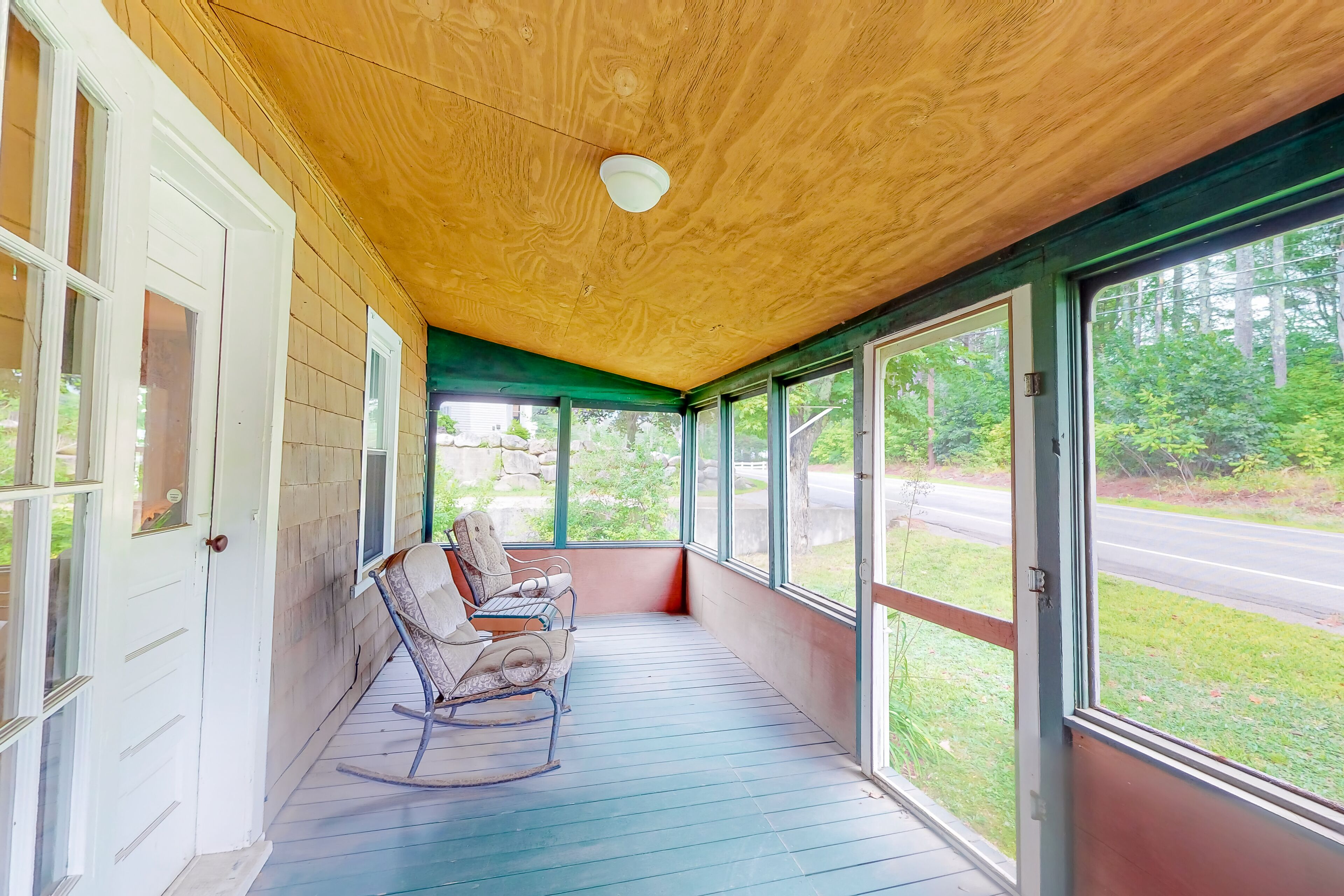 Charming home with nearby skiing, full kitchen, fast WiFi & washer/dryer