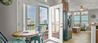 Walk to The Beach!  Pet Friendly - King bed