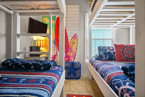 3 bedrooms, desk, free WiFi, bed sheets