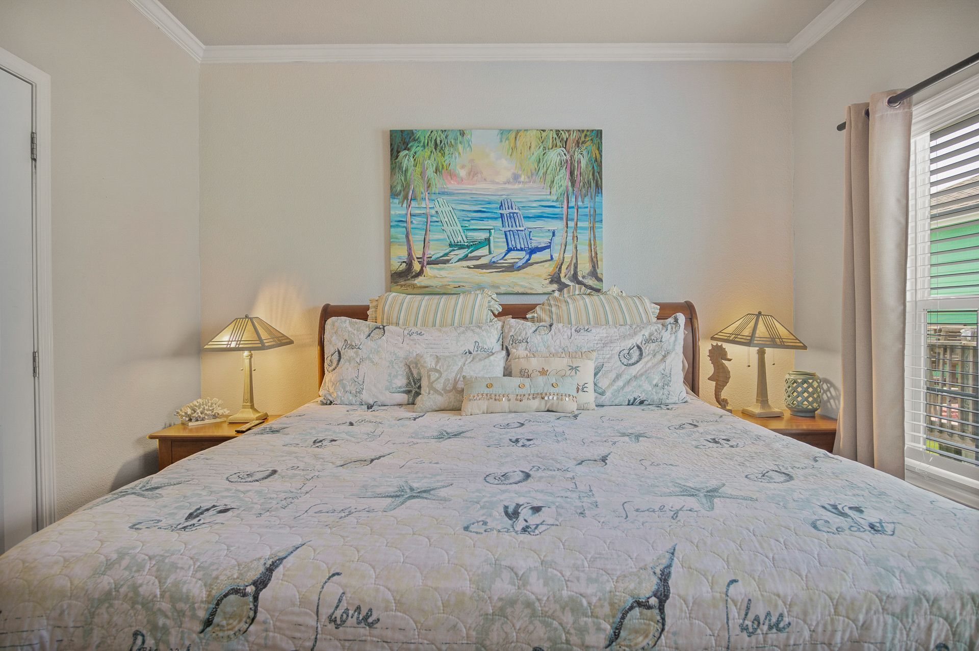 Walk to The Beach!  Pet Friendly - King bed