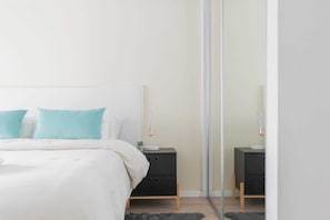 1 habitación, escritorio, tabla de planchar con plancha y wifi 