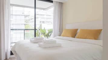 1 habitación, escritorio, tabla de planchar con plancha y wifi