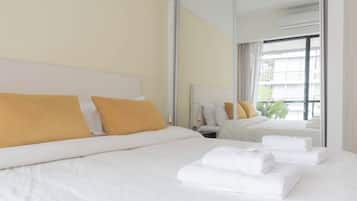 1 habitación, escritorio, tabla de planchar con plancha y wifi