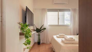 1 bedroom, desk, iron/ironing board, WiFi