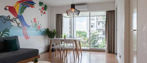 テレビ、書斎 / ワークスペース