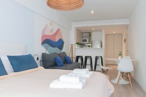 1 chambre, bureau, fer et planche à repasser, Wi-Fi