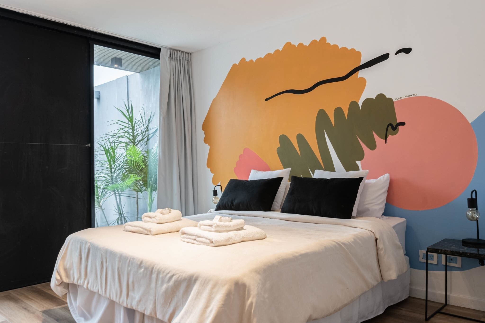 5 habitaciones, tabla de planchar con plancha, wifi y ropa de cama 