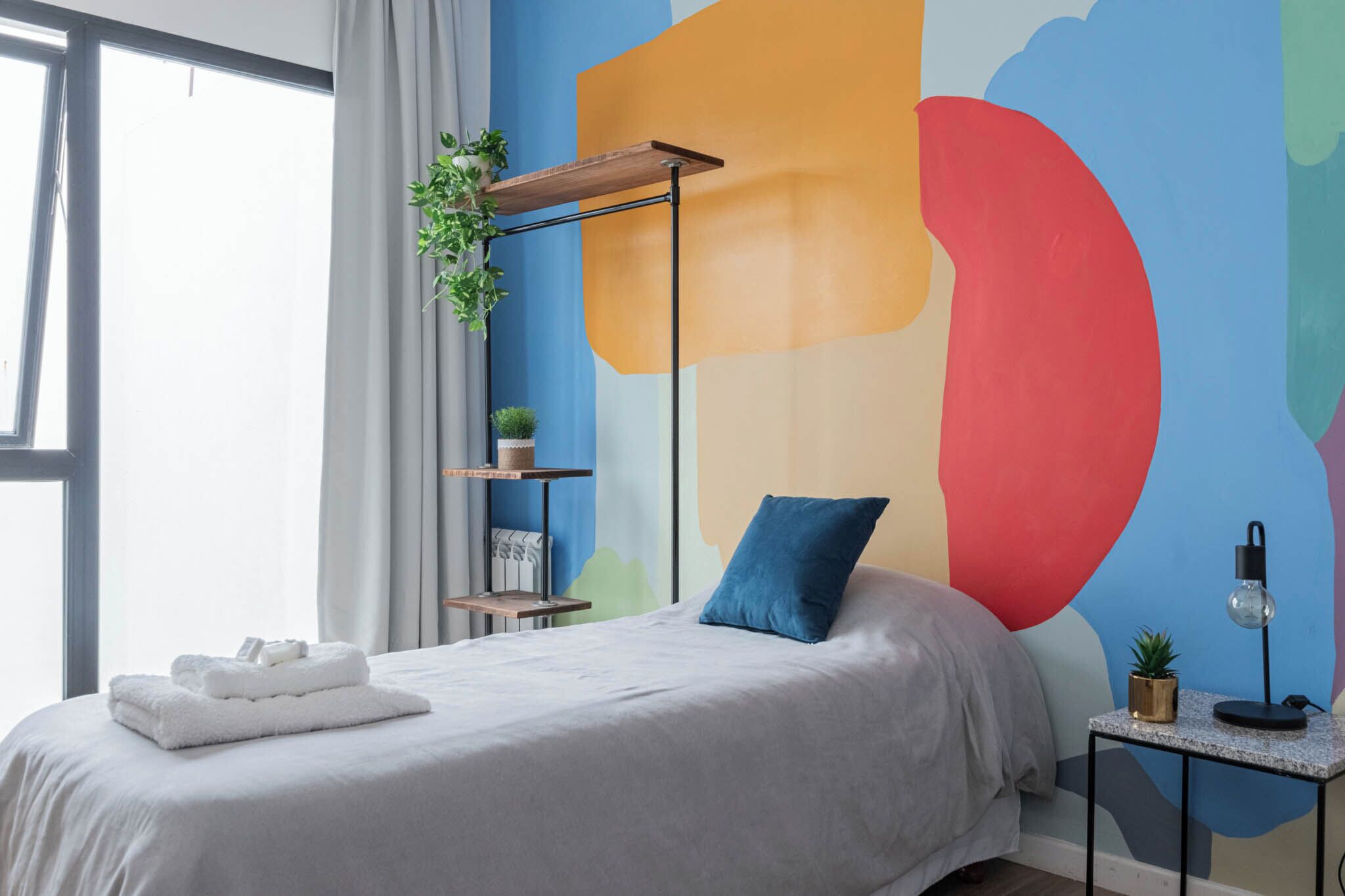 5 bedrooms, iron/ironing board, WiFi, bed sheets