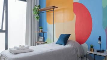 5 bedrooms, iron/ironing board, WiFi, bed sheets