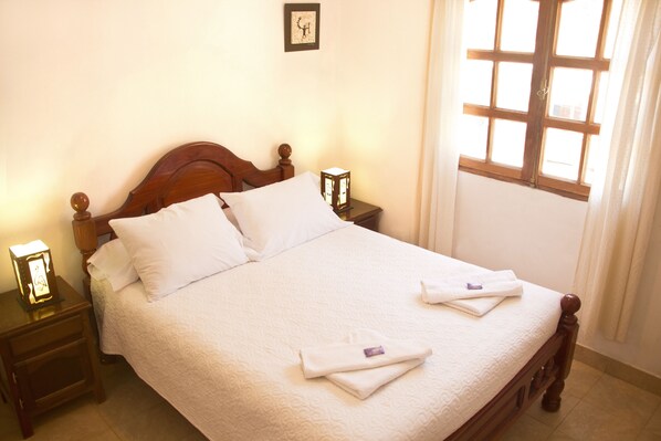 Free WiFi, bed sheets - Hostal Tacacho (Salta)