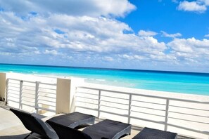 Property grounds - Cancun Beach 3 Brms apartment, great area, stunning beach (Cancún)