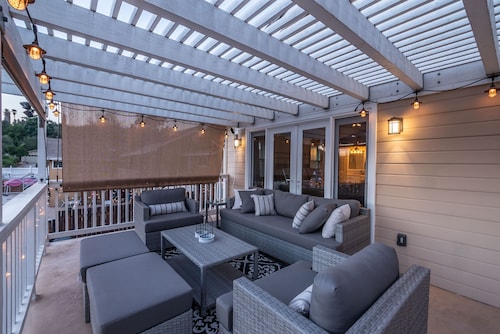 The Ultimate Family Getaway- Game Room/Pool/Hot Tub/Human Chess!