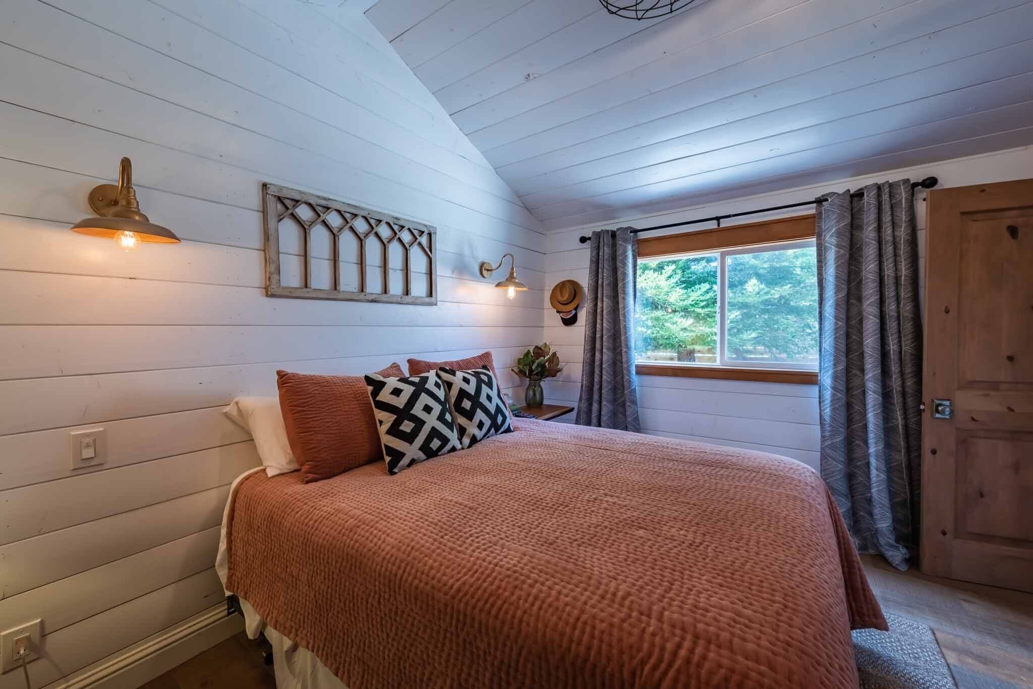 Newton's Nest - Fun and Elegance with game room, outdoor living & hot tub.