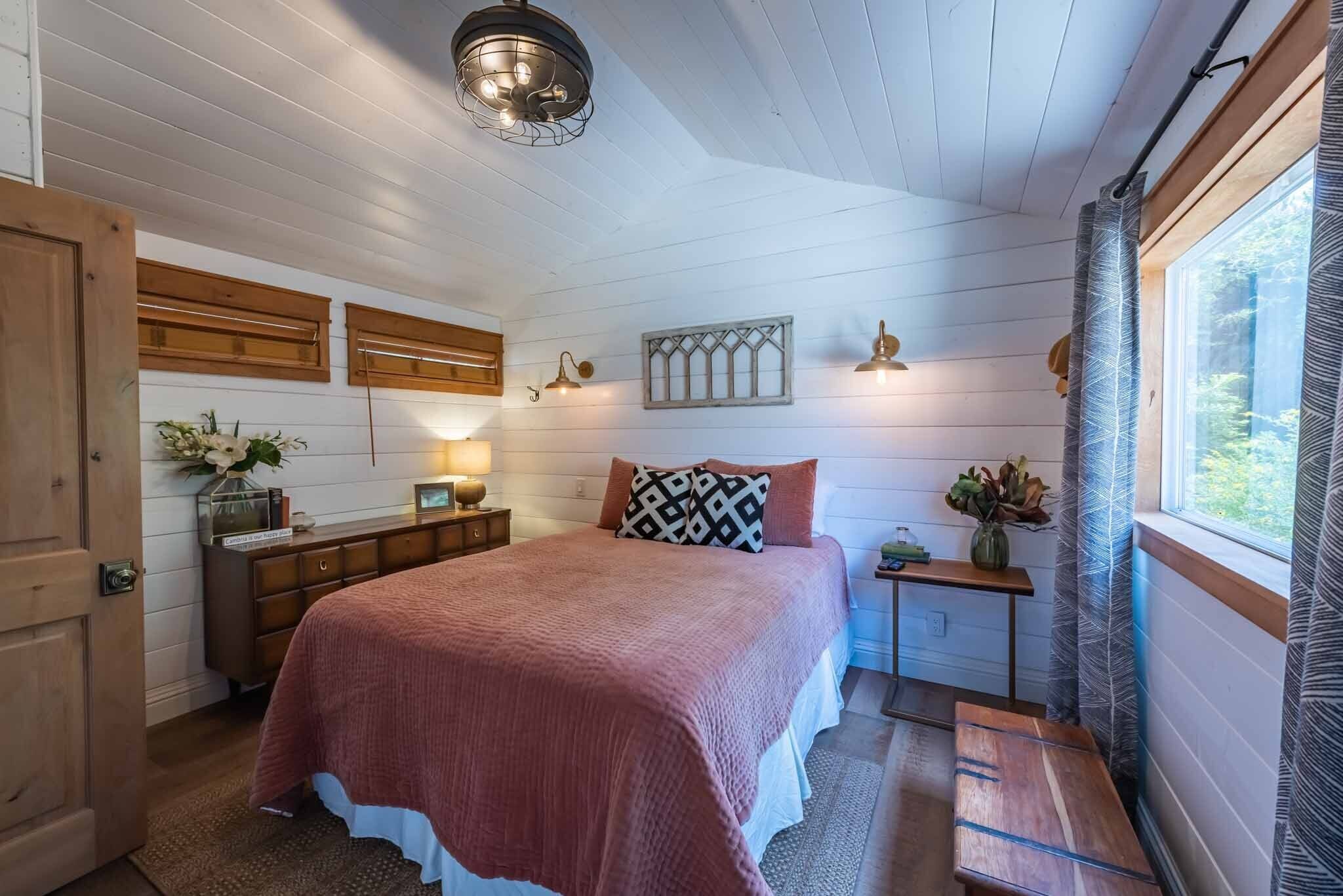 Newton's Nest - Fun and Elegance with game room, outdoor living & hot tub.