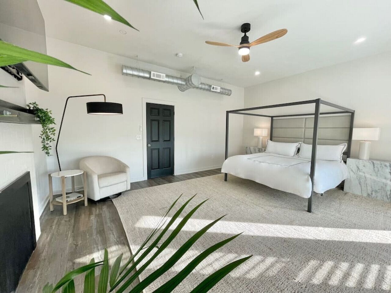 Luxe Loft at the Waterfront ❈ Modern ❈ Central