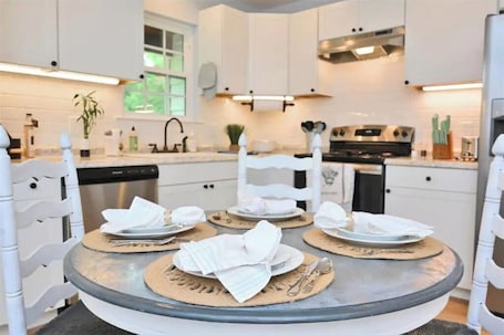 Fridge, microwave, oven, stovetop. Relax at The Blue Bird - 2BD/2BA + Easy Parking