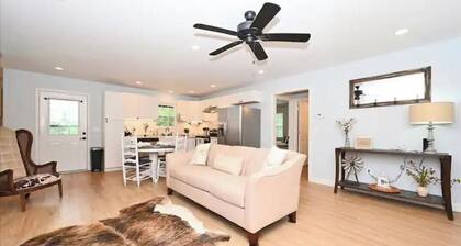 Relax at The Blue Bird - 2BD/2BA + Easy Parking