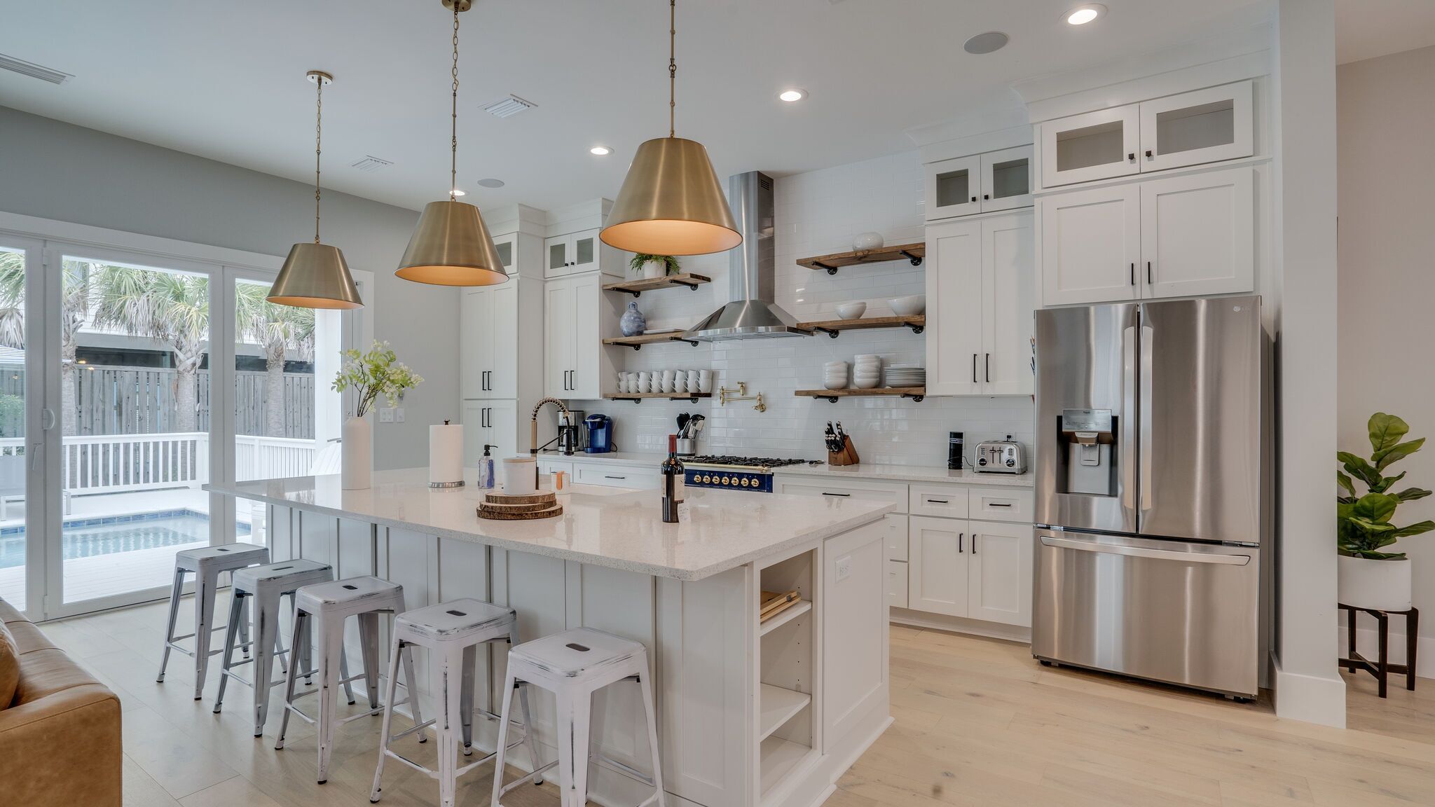 ثلاجة، ميكروويف، فرن، موقد طهي مسطح