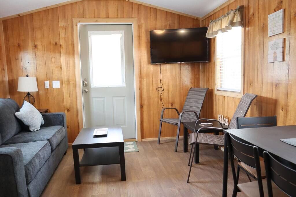 Truth Harbors Cabin2 Downtown