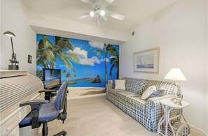 TV - 10 minutes from Barefoot Beach (Bonita Springs)