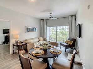 TV - Pet Friendly in Orlando area near Disney (Celebration)