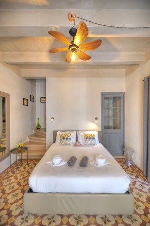 Bügeleisen/Bügelbrett, kostenloses WLAN, Bettwäsche