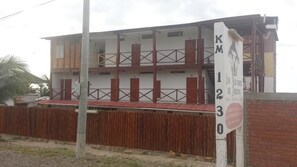Fachada de la propiedad