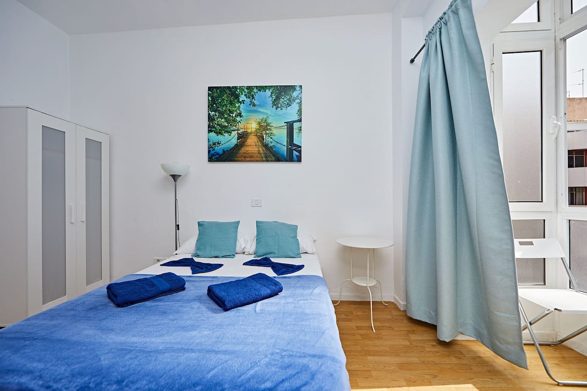 Wifi gratis y ropa de cama