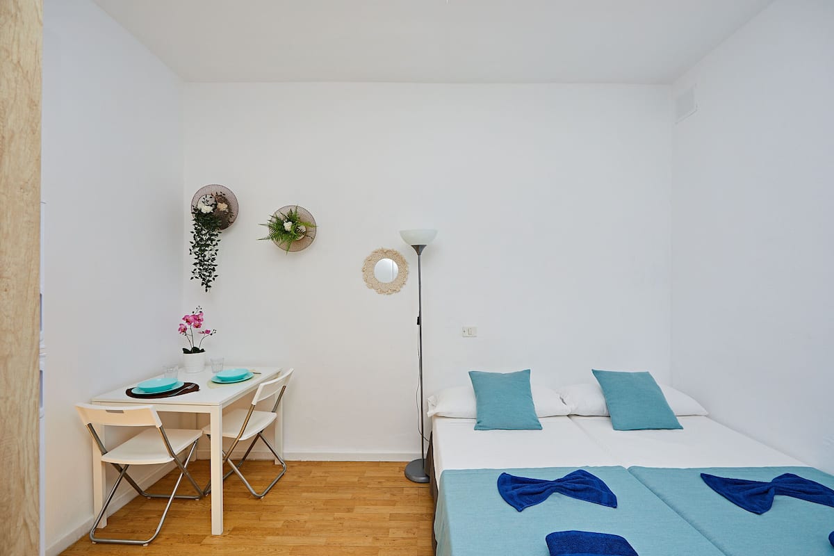 Wifi gratis y ropa de cama