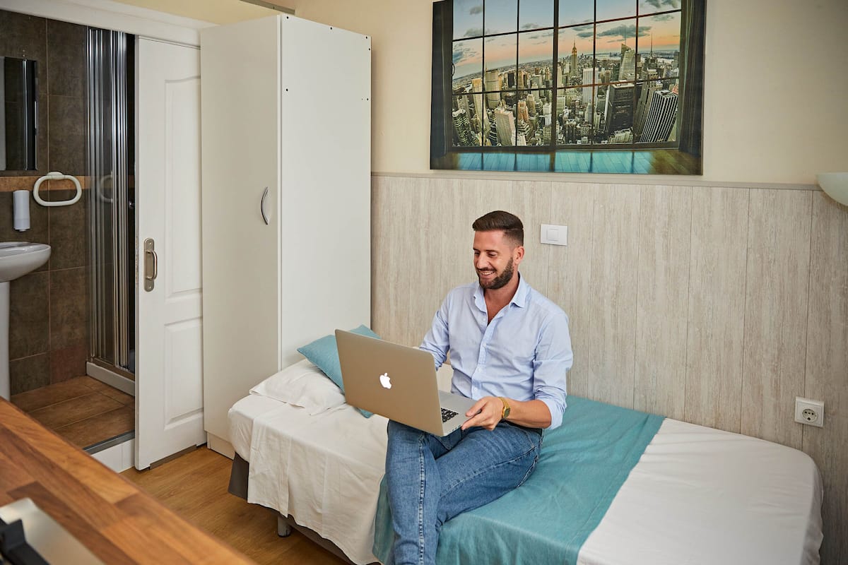 Wifi gratis y ropa de cama