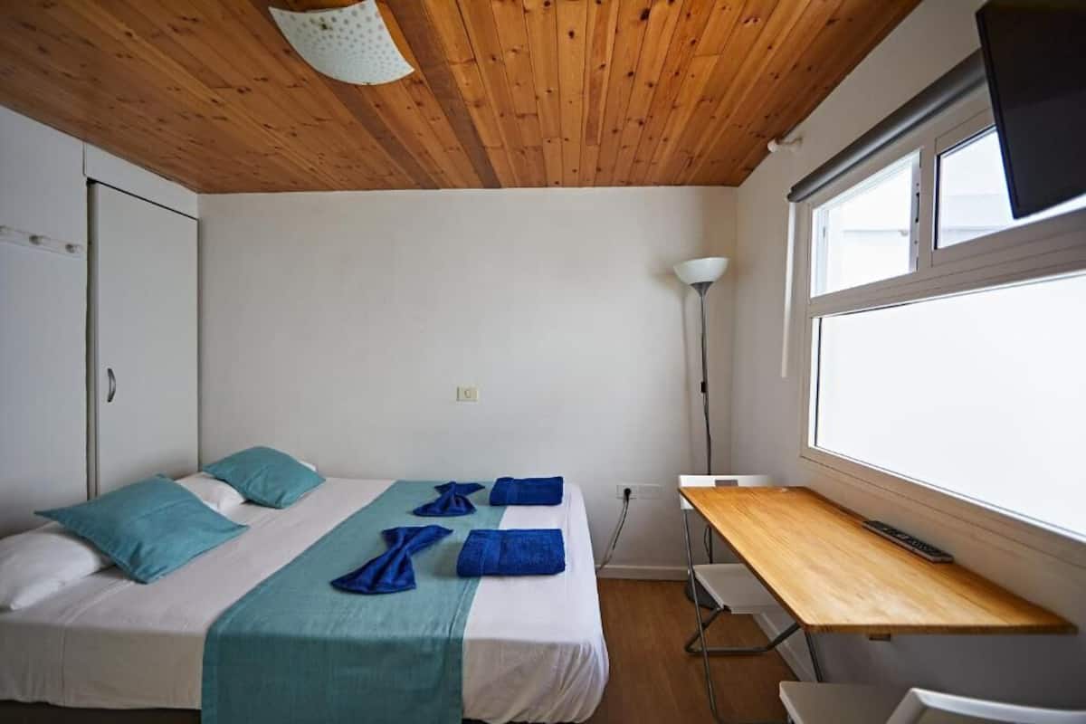 Wifi gratis y ropa de cama