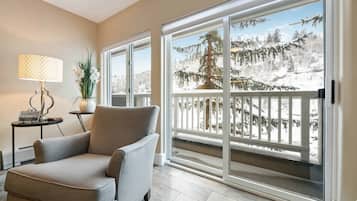 Condo de lujo, 2 habitaciones | Vista del balcón