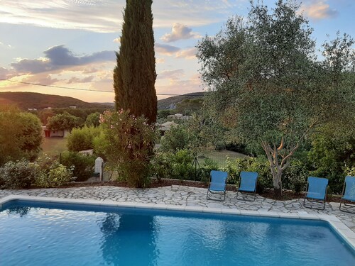 Spacious, peaceful Roses gîte in the Cèze valley, close to the Ardèche, ideal for families.
