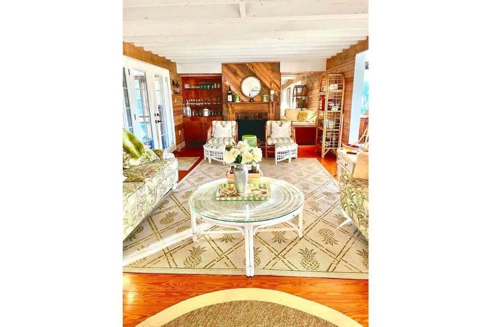 A Boater’s dream Farmhouse - Eastern Shore VA
