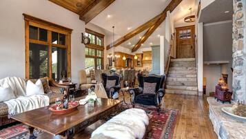 Studio (5 Bedrooms) | Living room | TV, fireplace, DVD player